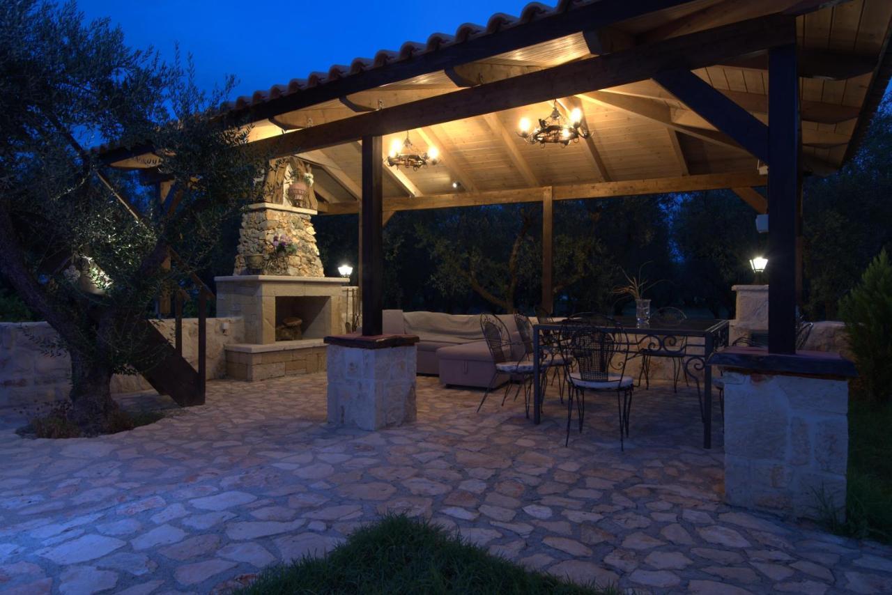 Agro Art Boutique & Luxury Villas - Two Art Villas With Pools, Unique Decors, And A Treehouse Option By Villa Mana Gers Vanato Exterior photo