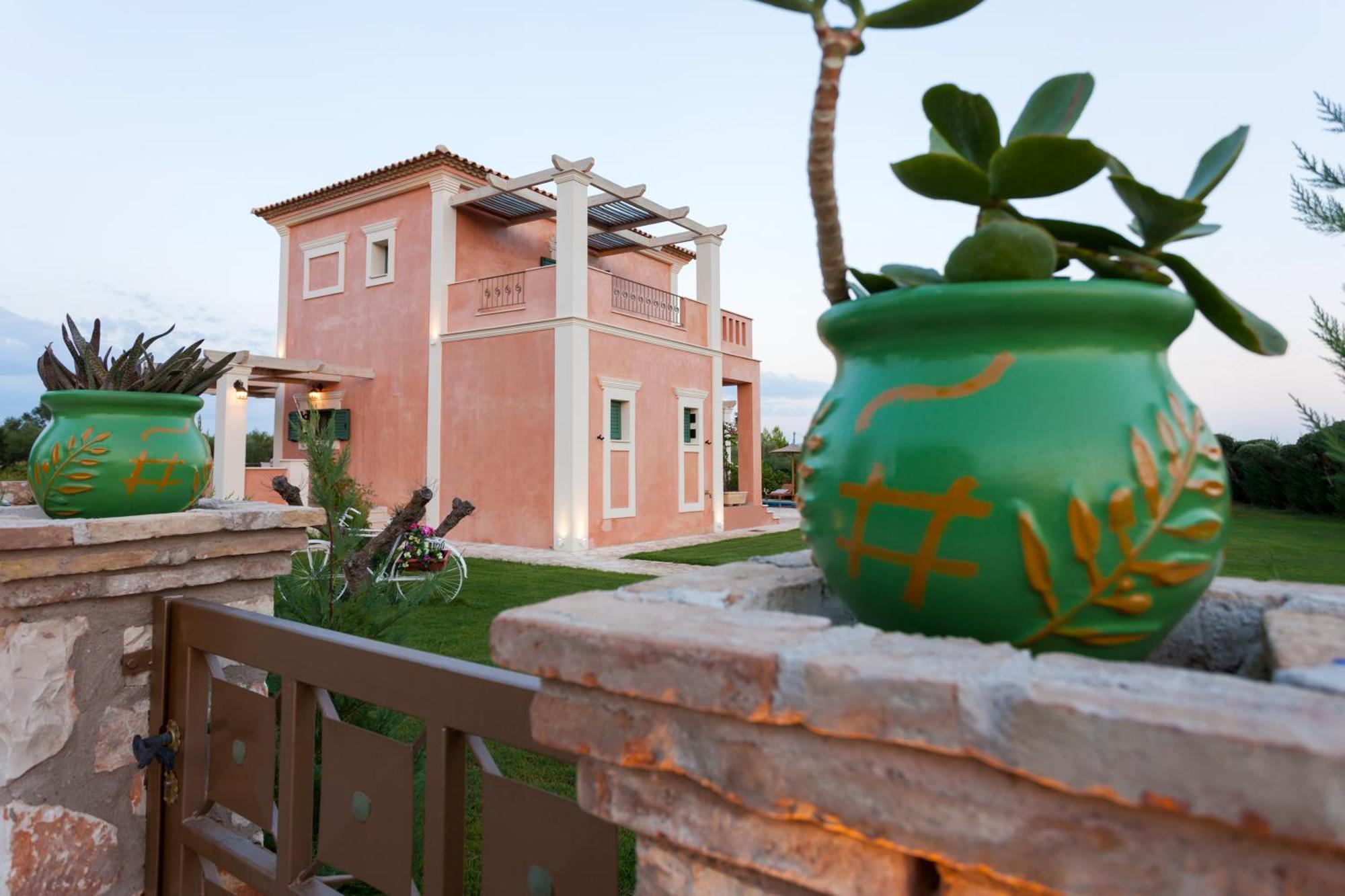 Agro Art Boutique & Luxury Villas - Two Art Villas With Pools, Unique Decors, And A Treehouse Option By Villa Mana Gers Vanato Exterior photo