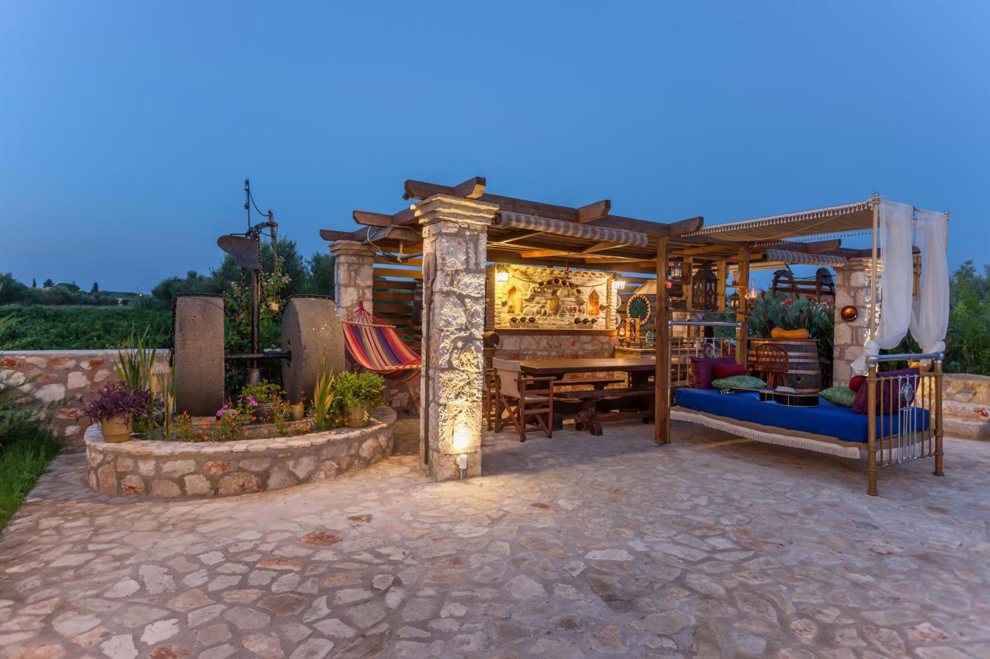Agro Art Boutique & Luxury Villas - Two Art Villas With Pools, Unique Decors, And A Treehouse Option By Villa Mana Gers Vanato Exterior photo