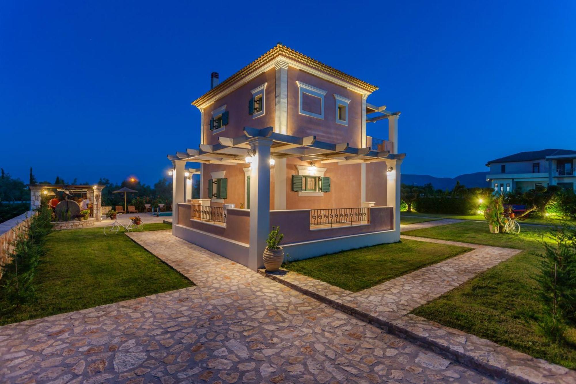 Agro Art Boutique & Luxury Villas - Two Art Villas With Pools, Unique Decors, And A Treehouse Option By Villa Mana Gers Vanato Exterior photo