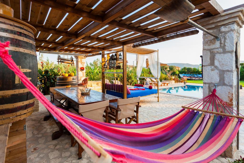 Agro Art Boutique & Luxury Villas - Two Art Villas With Pools, Unique Decors, And A Treehouse Option By Villa Mana Gers Vanato Exterior photo